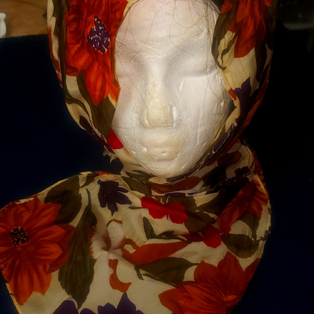 Floral scave